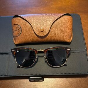 Ray-Ban Clubmaster Classic Polished Tortoise on Gold